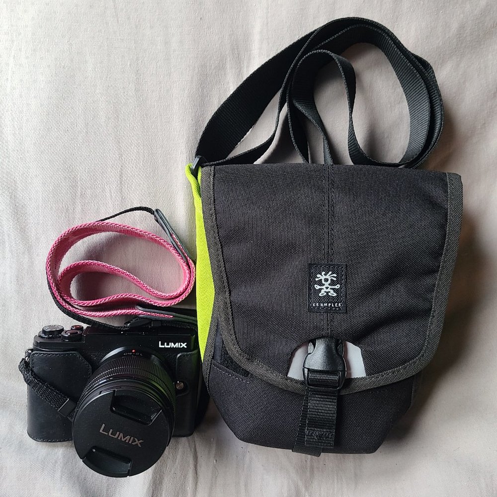 Crumpler: 2 Million Dollar Home camera bag